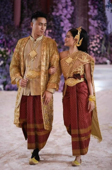 Cambodia Clothes, Lao Wedding, Laos Wedding, Thai Outfits, Cambodian Wedding Dress, Couple Dresses, Cambodian Clothes, Cambodian Dress, Thai National Costume