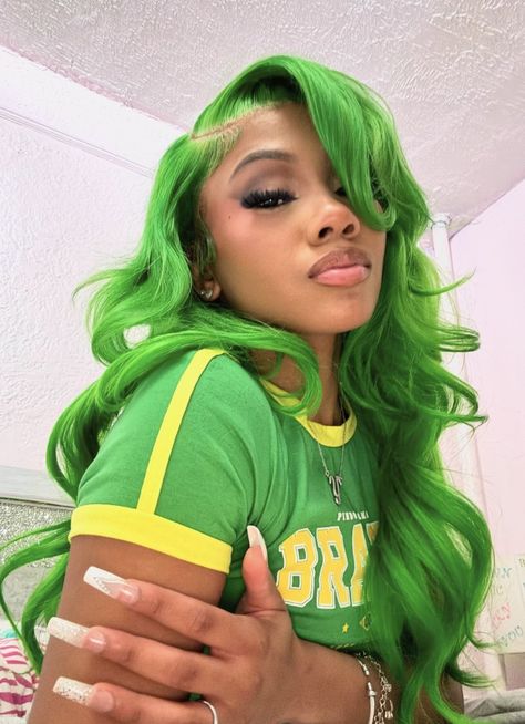 Green Hair Girl, Green Wig, Female Rappers, Green Hair, Weave Hairstyles, Hair Inspo, Wig Hairstyles, Black Hair, Oasis