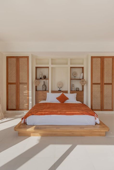 Bedroom Tropical Style, Concrete Bed, Bali Bedroom, Bali Interiors, Villa In Bali, Tropical Bedroom, Bali Style Home, Hotel Bali, Tropical Bedrooms