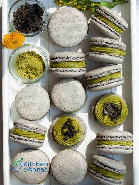 Matcha black sesame crunch macarons - Kitchen by Anna K Matcha Black Sesame, White Chocolate Ganache Frosting, Matcha White Chocolate, Macaron Filling, Chocolate Ganache Frosting, Ganache Frosting, How To Make Macarons, The Matcha, White Chocolate Ganache