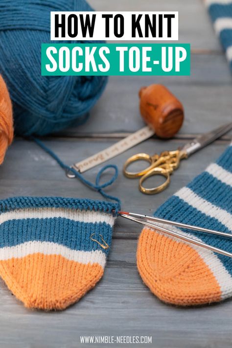 How to knit socks toe-up - a step-by-step tutorial for beginners including a knit-along. A super easy toe-up sock knitting pattern that works no matter which yarn you plan to use and which needle size you prefer to knit with. How To Knit A Sock For Beginners, Knot Socks Pattern Free, Toe Up Short Socks Knitting Pattern, Hand Knit Socks Patterns Simple, Yarn Cozy Knitting Pattern, Nimble Needles Socks, Ankle Socks Knitting Pattern Free, Free Toe Up Sock Knitting Patterns, Knitting Socks Tutorial Videos