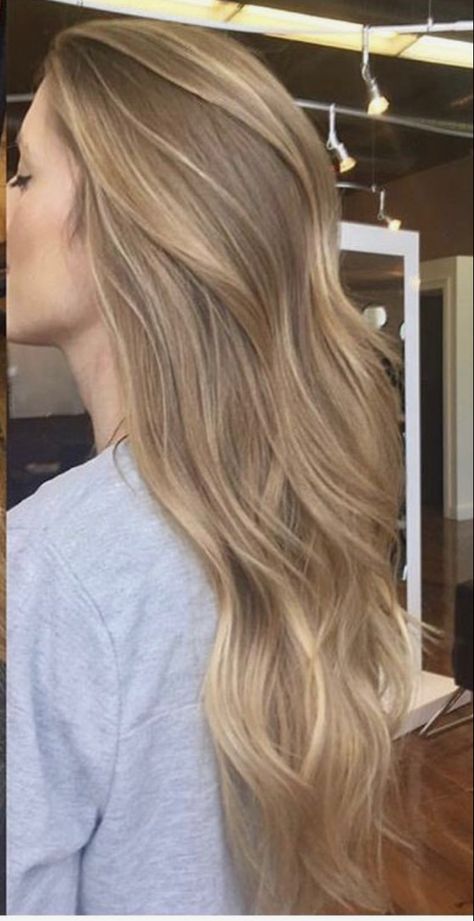 Rambut Brunette, Summer Blonde Hair, Brunette Hair With Highlights, Dirty Blonde Hair, Honey Blonde Hair, Hair Done, Brown Hair Balayage, Dark Blonde Hair, Blonde Hair Inspiration