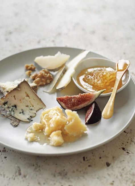 Late-Harvest Cheese Plate for 4 people.  6 to 8 ounces semisoft blue-veined cheese, such as Blue Valdeon  6 to 8 ounces Parmesan cheese  6 to 8 ounces semihard goat’s milk cheese, such as Garrotxa  6 fresh figs, quartered  1/4 pound honeycomb  1/2 cup walnuts Holiday Cheese, Cheese Course, Cheese Party, Best Cheese, Cheese Platters, Cheese Plate, Williams Sonoma, Beautiful Food, Sweet Savory