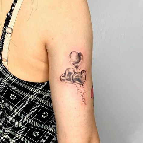 Micro-realistic heart balloons tattooed on the upper arm. Heart Balloon Tattoo, Heart Rate Tattoo, Realistic Heart Tattoo, Elephant Family Tattoo, Family Tattoo Ideas, Balloon Tattoo, Family Tattoo Designs, Ring Finger Tattoos, Family Tattoo