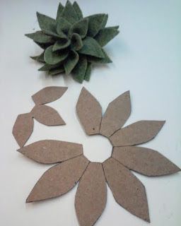 Felt Succulent Diy, Easy Felt Crafts, Paper Cactus, Paper Succulents, Cactus Craft, Felt Craft Projects, Felt Succulents, Felt Flowers Diy, Cactus Diy