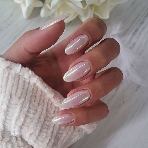 Have you tried the latest nail craze? The glazed donut nail trend has been on the rise ever since Hailey Bieber was spotted wearing the look at the 2022 Met Gala Awards. However, you're hearing of this trend for the first time, it's pretty simple. The glazed donut nail is a sheer, iridescent, milky white look. Pink Chrome Nails, Her Nails, Pearl Nails, Minimalist Nails, Best Acrylic Nails, Chrome Nails, Ombre Nails, Nail Trends, Trendy Nails