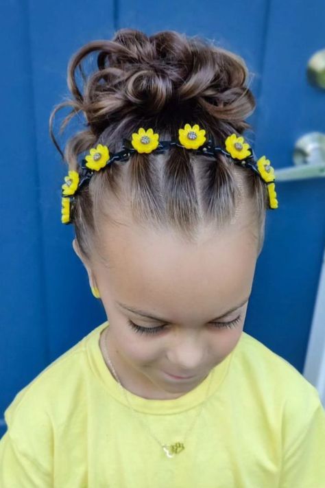 Messy Bun With A Floral Headband Hairstyles For Headbands, Easy Pretty Hairstyles, Picture Day Hairstyles, High Messy Bun, Messy High Bun, Picture Day Hair, Day Hairstyles, Floral Headband, Picture Day