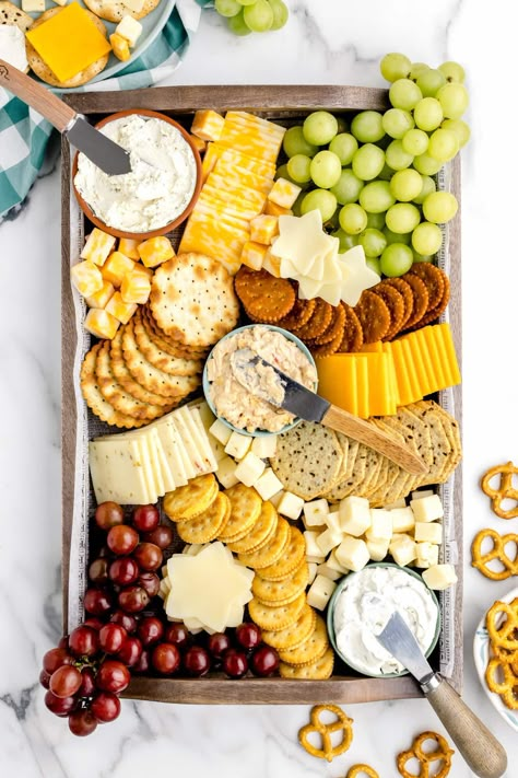 Cheese and Crackers Cheese Board Crackers, Crackers Cheese Platter, Cracker Cheese Platter, Crackers For Cheese Board, Crackers Board Ideas, Cheese Cracker Charcuterie Board, Cheese Board For Party, Cheese Cracker Tray, Crackers And Cheese Board