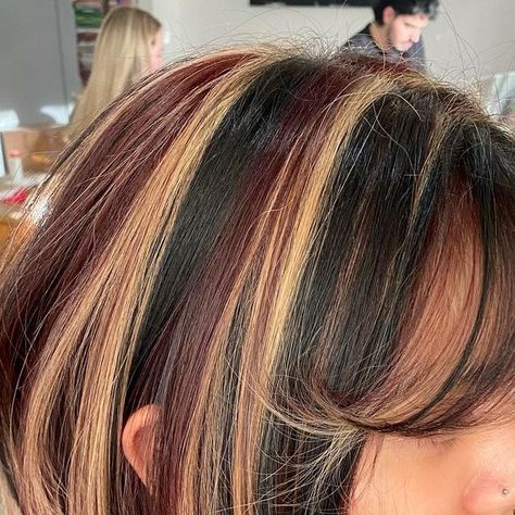 JASMINE BLACKBEAR on Instagram: "Tri color chunky highlights for the new years ✨ Color used @redken @lorealpro #chunkyhighlights #layeredhaircut #shortlayers #dfwhairstylist #dallashairstylist #althair #althairstylist #oneshothairawards #redken #redkenpro #lorealpro #lorealprofessionel #althair #althairstylist" Hair Color Blonde With Lowlights Caramel Ideas Chunky Highlights, 3 Color Hair Highlights, Brown Hair With Mini Highlights, Tri Color Chunky Highlights, Calico Chunky Highlights, Dye Over Highlights, Chunky Highlights Dark Hair, Tri Color Highlights, Dark Hair Chunky Highlights