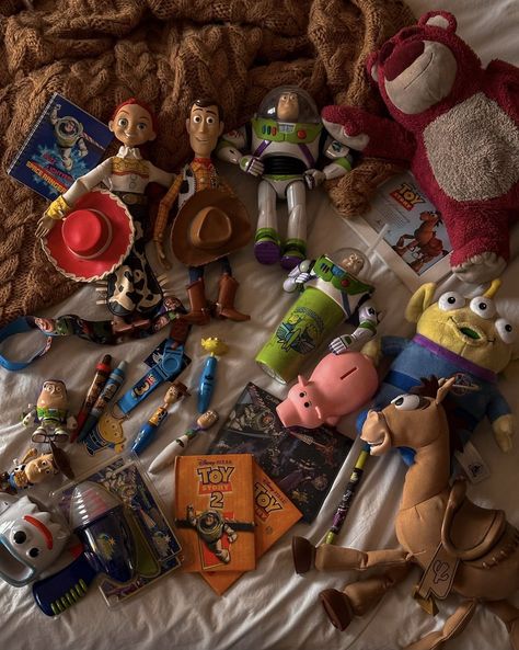 Dibujos Toy Story, Disney Stuffed Animals, Disney Rooms, Pinturas Disney, Disney Aesthetic, Pixar Toys, Disney Dream, Disney Toys, Cute Disney