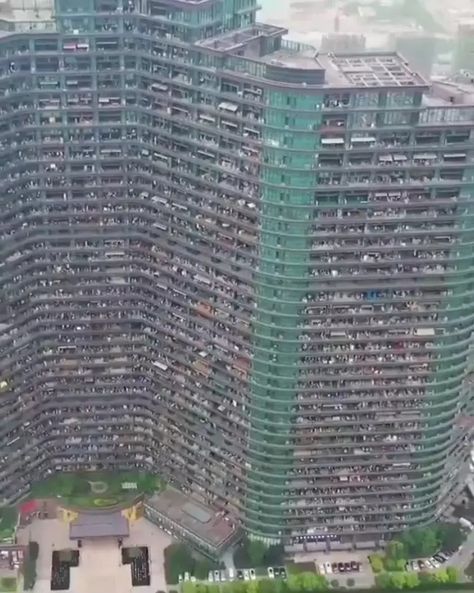 Inside ‘dystopian' apartment block where its 20,000 residents never need to go outside Dystopian Apartment, Rundown Apartment, Apartment Block, Sands Hotel, Century City, Central Business District, Business District, Apartment Complexes, News Update