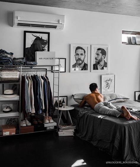 Minimalist Bedroom Men, Bedroom Ideas For Men, Mens Room Decor, Mens Bedroom Decor, Minimalist Bedroom Decor, Apartment Bedroom Decor, Mens Bedroom, Bedroom Setup, Dekorasi Kamar Tidur