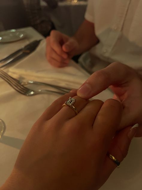 Engagement Rings Aesthetic Couple, Engagement Aesthetic Hands, Engagement Hand Photo, Engaged Aesthetic Hands, Engagement Snap, Engagement Ring Pictures On Hand Couple, Engagement Rings Pictures On Hand Couple, Engagement Ring Fake Story, Engagement Ring Photos On Hand