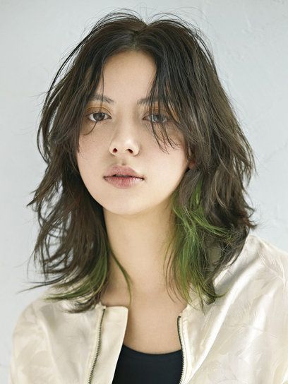 Two Colors Hair Ideas, Shaggy Mullet No Bangs, Short Shaggy Haircuts Wavy Hair, Soft Wolf Haircut, Asian Hair Shag, Soft Mullet Haircut Women, Soft Mullet Wolf Cut, Soft Mullet Women, Soft Wolfcut