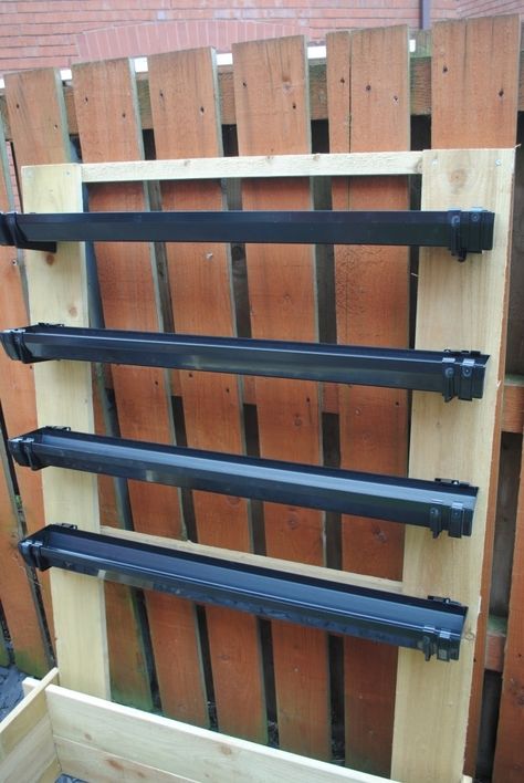 DIY Strawberry Guttering 5 Planter Gardening, Strawberry Planter, Gutter Garden, Strawberry Planters, Vertical Vegetable Garden, Vertical Herb Garden, Strawberry Garden, Vertical Garden Diy, Diy Raised Garden