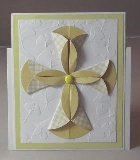 Easter Cross from folded circles Owl Wedding, Confirmation Cards, Owl Designs, Easter Cards Handmade, Wedding Messages, Folding Origami, Baptism Cards, Christian Cards, Mother's Day Greeting Cards