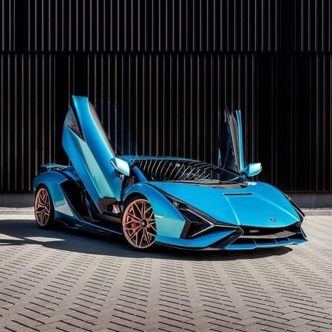 First Lamborghini, Lamborghini Sian, Fastest Car, Social Media Marketing Strategies, Lamborghini Models, Think Different, Lamborghini Cars, Bugatti Chiron, Super Luxury Cars