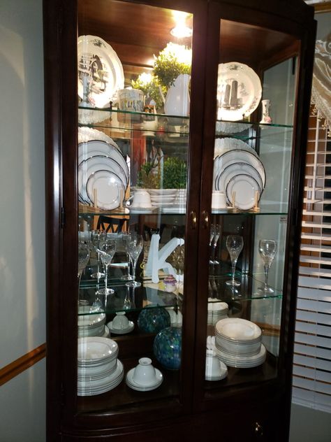 China Cabinet Decor, Dining Room Glam, Silver Display, Cabinet Display, China Cabinet Display, Curio Cabinet, Organizing Ideas, Cabinet Decor, Cabinet Organization