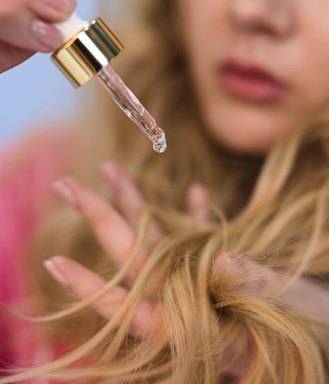 10 Beauty Tips For Hair That Feels Damaged Hair Oil Photography, Oiling Hair, Ugc Photography, Glow Up Challenge, Hair Oiling, Hair Content, How To Become Pretty, Hair Oils, Damage Hair