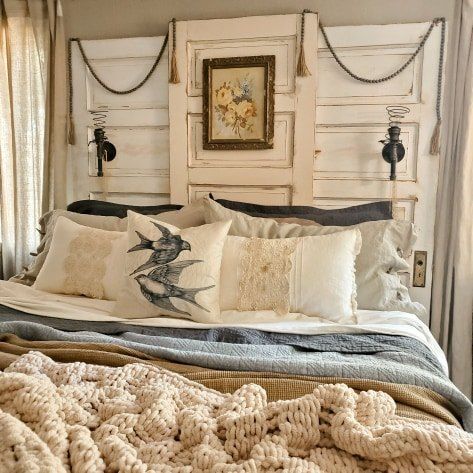 Old Bedroom Makeover, Vintage Door Headboard, Grandma Room, Headboards Diy, Headboard From Old Door, Door Head, Farmhouse Bedroom Set, Upcycled Thrift, Creative Headboard