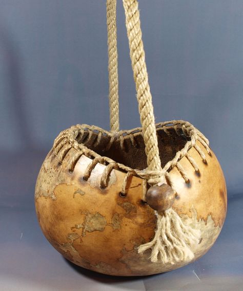 Gourds Diy, Coconut Shell Crafts, Gorgeous Gourds, Gourds Birdhouse, Hand Painted Gourds, Decorative Gourds, Tanah Liat, Pottery Painting Designs, Gourds Crafts