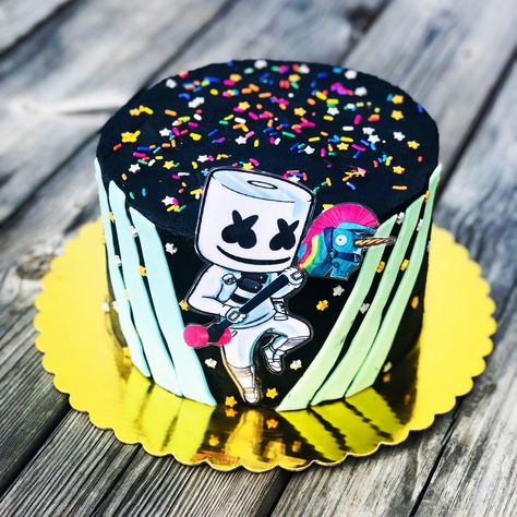 Fortnite Marshmello Cake, Dj Marshmello Cake, Marshmello Cake, Cake Ideas Aesthetic, Fortnite Marshmello, Dj Cake, Marshmello Dj, Fort Nite, Fortnite Cake