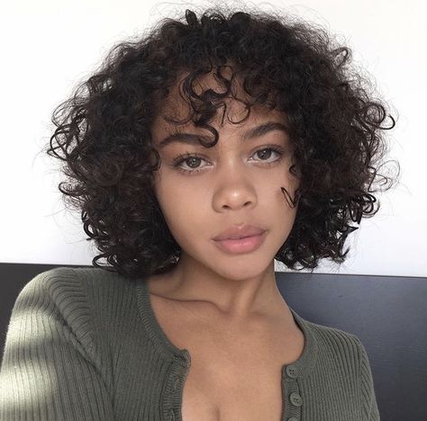 Curly hair Christen Rhule, Curly Hair Photos, Short Curly Haircuts, Curly Hair Inspiration, Bob Wig, Curly Hair Cuts, Hair Photo, Short Curly Hair, Pixie Cuts