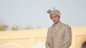 A love like never seen before... @advani_kiara and @SidMalhotra are just soo adorable in this photos. #kiaraaliaadvani #sidharthmalhotra #SidKiara #justmarried #married #bollywood #southasian #urbanasian Manish Malhotra Groom Sherwani, Sidharth Malhotra Wedding Outfits, Wedding Reception Outfit For Men, Golden Sherwani Grooms, Siddharth Malhotra Wedding, Indian Wedding Deco, Men Sherwani, Indian Groom Dress, Man Dress Design