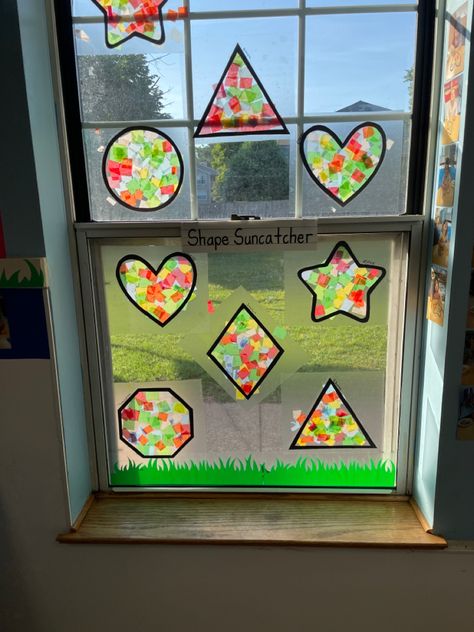 Preschool Window Art, Preschool Painting, September Activities, Easy Toddler Activities, Toddler Activity, Daycare Ideas, Easy Toddler, Light Study, Jungle Animal