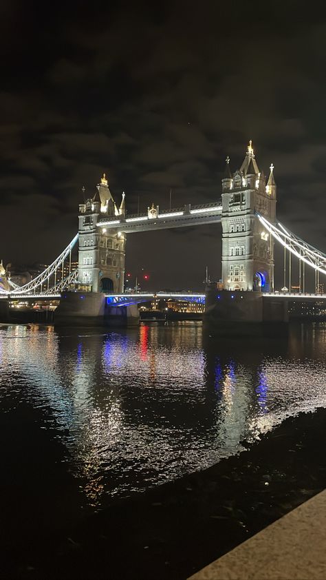 Tower Bridge London Night, Night Time In London, Tower Bridge Aesthetic, London At Night Aesthetic, London Pictures Ideas, London City View, Night Bridge, City View Night, England Photos