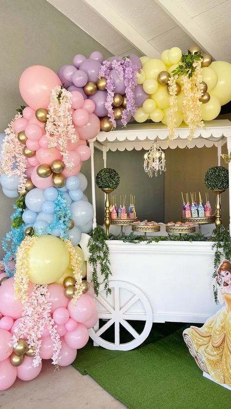 Princess Birthday Centerpieces, Disney Princess Centerpieces, Disney Princess Theme Birthday Party, Princesses Birthday Party, Baby Princess Party, Royal Princess Birthday, Princess Centerpieces, Princess Birthday Decorations, 1st Birthday Princess