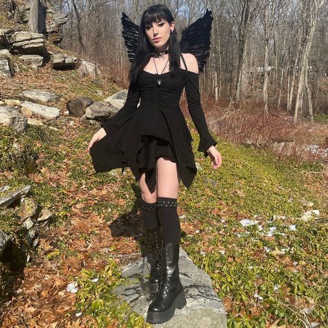 Gothic Ren Faire Costume, Gothic Fairy Halloween Costume, Gothic Fairy Costume Diy, Emo Fairy Costume, Dark Fae Outfits, Creepy Fairy Costume, Gothic Fairy Outfit, Black Fairy Outfit, Dark Fairy Halloween Costumes