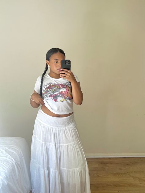 Flows Skirt Outfit, Midi White Skirt Outfit Summer, Long Skirt Outfits For Summer Mid Size, Beachy Outfits Mid Size, Long Skirt Outfits Curvy, Maxi Skirt Outfits Plus Size, Maxi Skirt Outfit Summer Aesthetic, Europe Summer Outfits Midsize, Plus Maxi Skirt Outfit