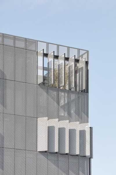 Fieldwork, Peter Clarke · 9 Cremorne Street · Divisare Shading Device, Building Skin, Metal Facade, Facade Material, Block Of Flats, Facade Architecture Design, Expanded Metal, Architecture Concept Drawings, The Local Project