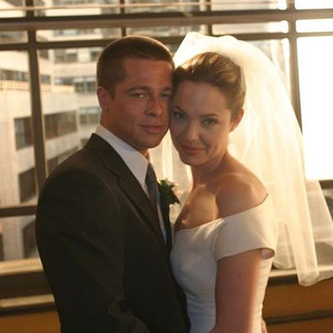 The Only Picture of Brad Pitt and Angelina Jolie's Wedding You're Going to See: In case you haven't heard the news, Brad Pitt and Angelina Jolie are married! Brad And Angelina Wedding, Angelina Jolie Family, Angelina Jolie Wedding, Vivienne Marcheline Jolie Pitt, Brad Pitt Pictures, Brad And Angie, Brad Pitt And Jennifer, Brad And Angelina, Mr And Mrs Smith