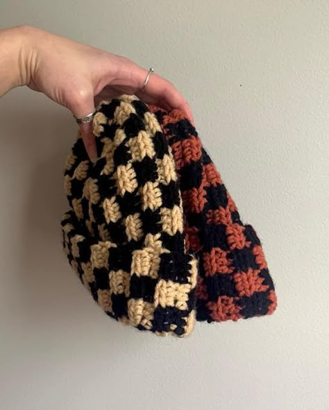 Crochet Checkered Beanie, Checkered Beanie, Crochet Checkered, Checkered Scarf, Beanie Hat Pattern, Crochet Beanie Hat, Crochet Winter, Diy Crochet Projects, Crochet Beanie