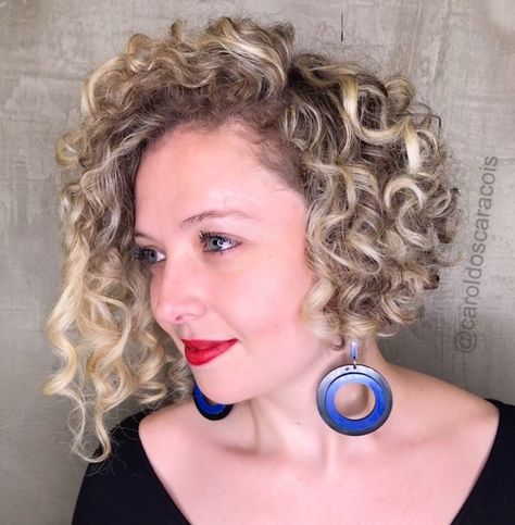 Asymmetrical Curly Haircut, Asymmetrical Curly Bob, Curly Stacked Bobs, Assymetrical Hair, Curly Angled Bobs, Lob Haircut Layered, Balage Hair, Blonde Curly Bob, Blonde Balayage Bob