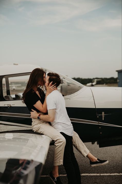 Shot by @indieefox Couples Airplane Photoshoot, Plane Engagement Pictures, Airplane Couple, Airport Photoshoot, Airplane Photoshoot, Airplane Wedding, Dream Photoshoot, Couple Shoots, Plane Photos