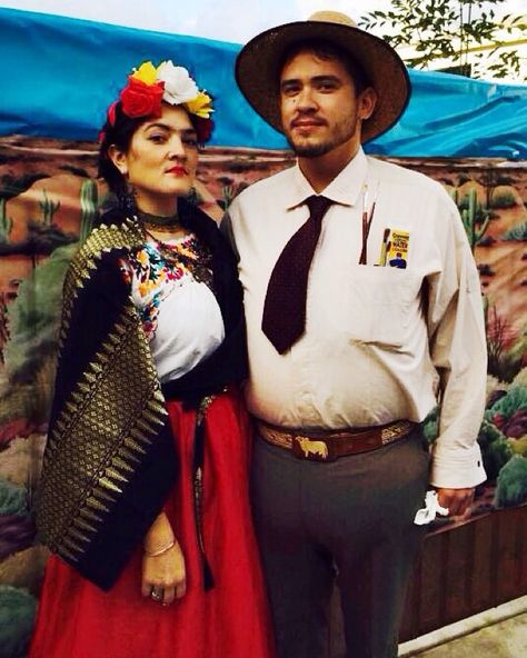 Frida Kahlo and Diego Rivera. Frida loved colors and flowers in her hair. Find an embroidered top, layer on your jewelry, add a shawl and long skirt. Draw in your unibrow and maybe a tiny lil mustache shade. Diego had a big ol belly, so if you don't have one stuff in a pillow, with a short tie, and high water pants! Frida Kahlo And Diego Rivera Costume, Diego Rivera Costume, High Water Pants, Frida Kahlo And Diego Rivera, Purim Ideas, Halloween Parejas, Frida And Diego, Short Tie, Easy Diy Costumes