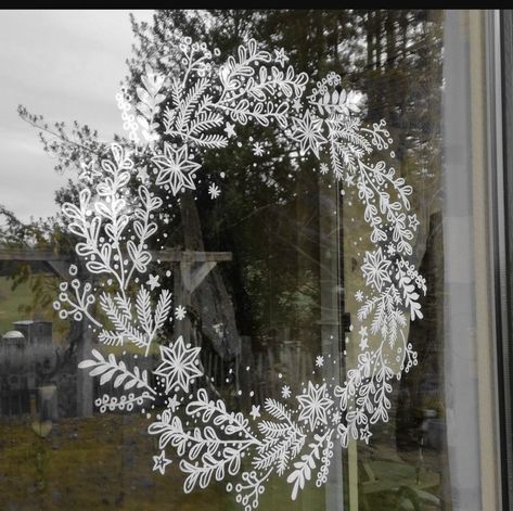 Diy Winter Window Decor, Winter Window Chalk Art, Window Painting Winter, Window Christmas Painting, Christmas Window Paint, Window Painting Ideas Christmas, Xmas Window Painting, Winter Window Decorations, Winter Window Art