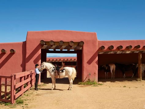 Jane Fonda with her Arabian mare Gitane at Forked Lightning Ranch in New Mexico. The barn was designed in 1960 by the firm of Santa Fe architect John Gaw Meem. For details see Sources. Mexican Ranch House, New Mexico Ranch, Mexican Ranch, Santa Fe Style Homes, Rugs Rustic, New Mexico Homes, Taos New Mexico, Mexico Style, Sante Fe