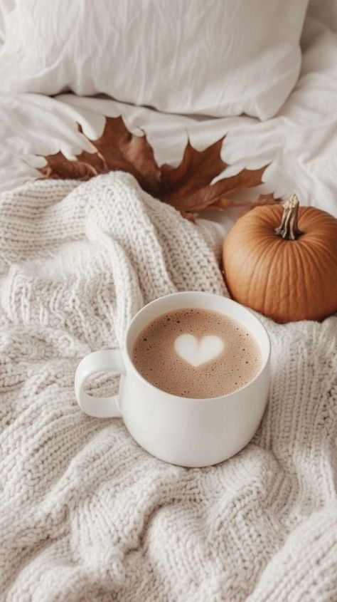 Cream Fall Aesthetic, Simple Fall Aesthetic, November Aesthetic Cozy, Aesthetic Fall Coffee, November Backgrounds, Kosmetyki Mary Kay, November Wallpaper, Cute Fall Wallpaper, Fall Background