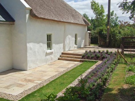 Stucco Details, Irish Cottage Exterior, Cottages In Ireland, Irish Cottage Interiors, Flemish Bond, Country Paint Colors, Cotswold Garden, Small Cottage Garden, Irish Cottages