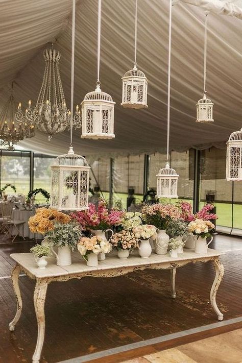 Hanging lantern wedding decor Styl Shabby Chic, Tafel Decor, Boda Mexicana, Romantic Garden Wedding, Decor Shabby Chic, Australia Wedding, Vintage Wedding Decorations, Shabby Chic Wedding, Romantic Garden