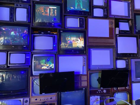 Announcer Aesthetic, Tube Tv Aesthetic, Led Tv Aesthetic, Tv Screensaver Aesthetic, Analog Tv Aesthetic, Tvs Aesthetic, Watching Tv Aesthetic Cartoon, Blue Tv Aesthetic, Tv Asthetic Picture