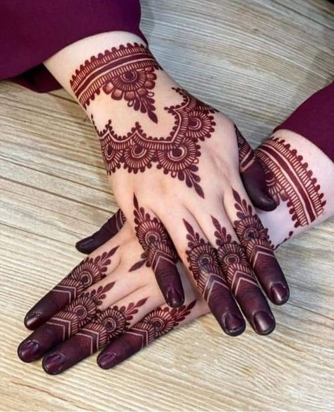 Mehndi ✨Heena ✨ Mehndi Design Back Hand New, Instant Mehndi Designs, Back Hand Henna Designs Bridal, Mehndi Design For Right Hand, Kafif Design Simple, Indian Mehndi Designs Simple, Mahndi Pic, Mehandi Designs Back Hand, Henna Bridal Designs