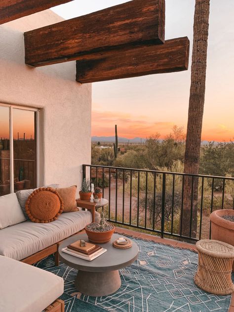 Design Crew: A Stunning Vacation Rental with Joshua Tree Vibes in Tucson, Arizona - Front + Main Rattan Lampe, Arizona Aesthetic, Joshua Tree House, Arizona Vacation, Arizona House, Desert Living, Desert Vibes, Lan Can, Desert Homes