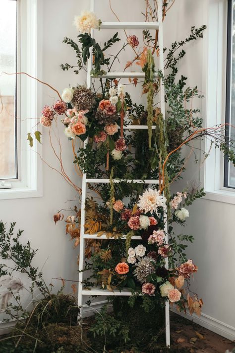 Fall Dried Floral Arrangements, Estate Entrance, Photobooth Business, Autumn Elopement, Creative Floral Design, Pumpkin Patch Photoshoot, Botanical Wedding Inspiration, Bumbo, Flower School