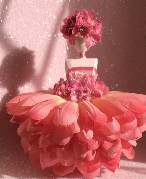 Flower Fairy Costume, Flower Petal Dress, Tissue Paper Flowers Diy, Flower Costume, Perfect Sisters, Fairy Dresses, Fairy Clothes, Quinceanera Party, Disney Princess Dresses