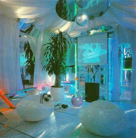 THE 80'S BERNE BASTIAN Vaporwave Room, Exterior Entryway, 80s Interior, Retro Interior Design, Retro Interior, Aesthetic Rooms, Decor Guide, Retro Home Decor, The Ceiling